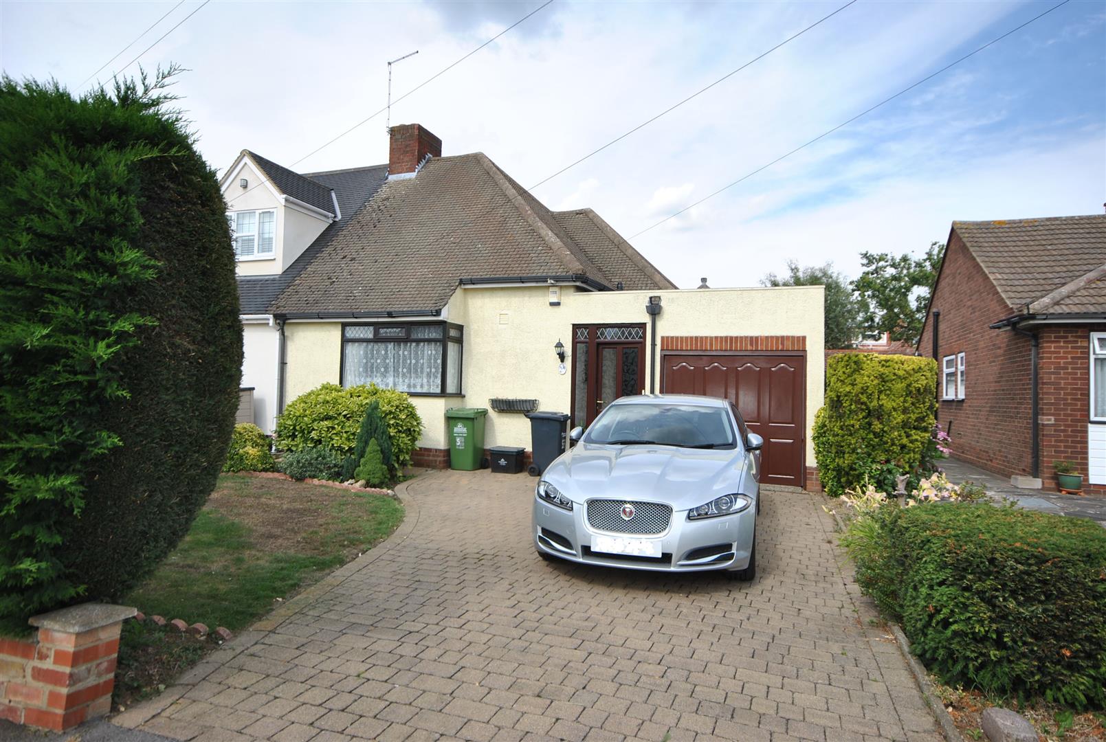 3 Bedrooms, Bungalow - Semi Detached
